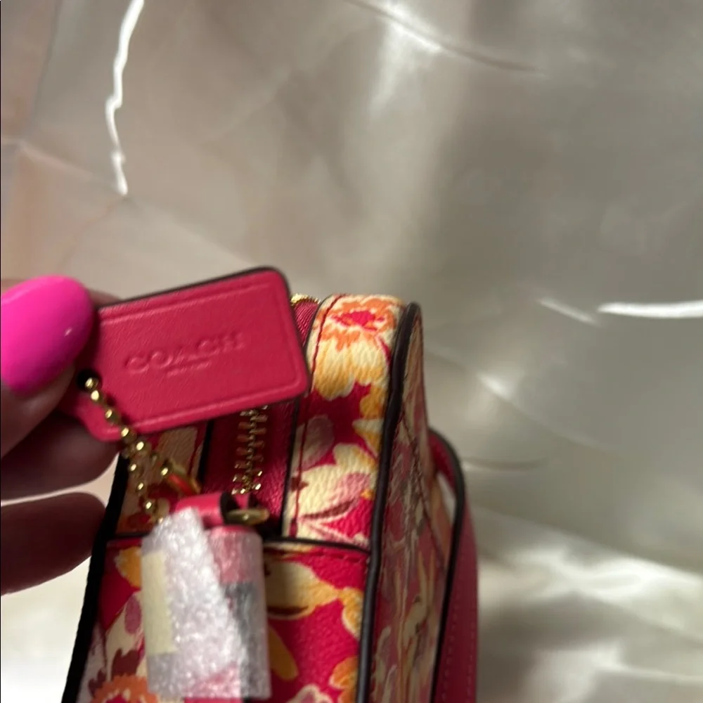 🧡Coach NEW Summer Red Floral Print Camera Crossbody Bag🧡 - Picture 5 of 6